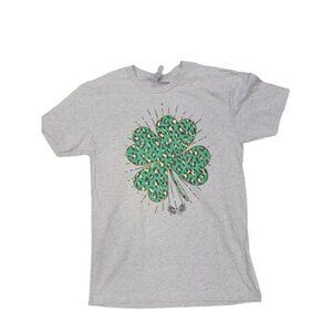 Leopard‎ Print Clover Size Medium Graphic T-Shirt